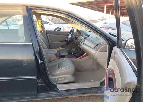 2003 Toyota Camry Xle V6 z USA, uszkodzony, nr VIN 4T1BF32K83U055702